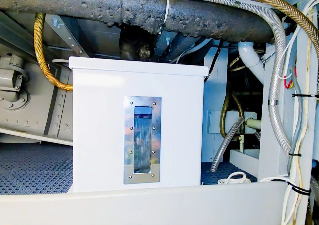 blue-guitar-oil-separator - Arid Bilge Systems - Arid Bilge Systems Oil-separator enclosure and connected hoses photographed aboard Blue Guitar.